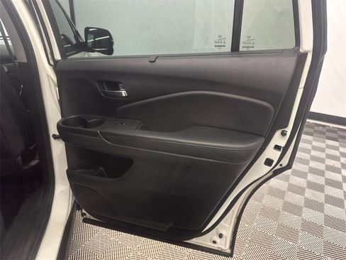 Used 2018 Honda Pilot Touring image 18