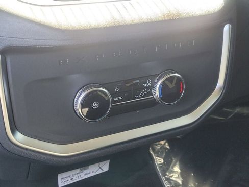 New 2026 Ford Expedition Active image 41