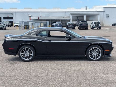 Used 2022 Dodge Challenger GT image 4