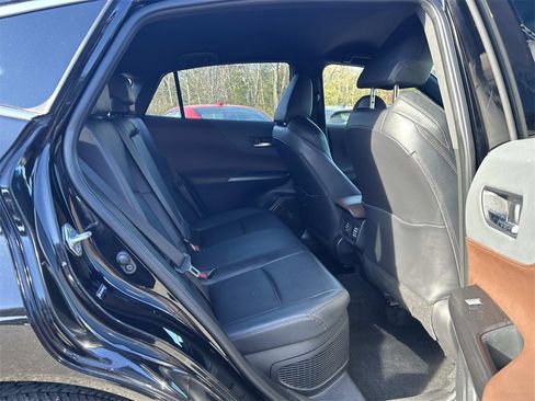 Used 2021 Toyota Venza XLE image 16