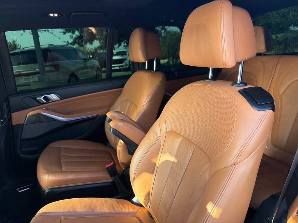 Used 2020 BMW X7 xDrive40i w/ M Sport Package AWD/4WD image 32