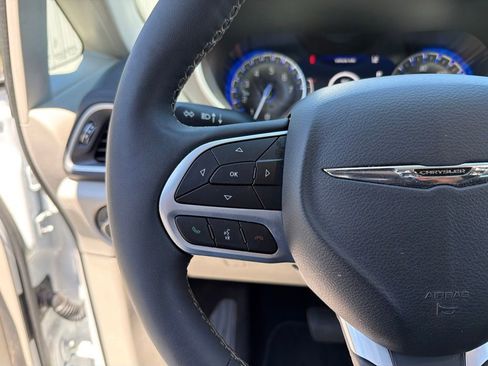 Used 2024 Chrysler Pacifica Touring-L FWD image 14