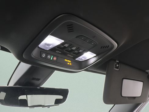Used 2022 Chevrolet Traverse RS AWD/4WD image 18