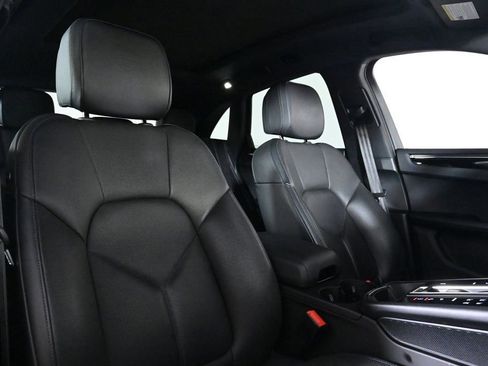 Used 2024 Porsche Macan AWD/4WD image 18