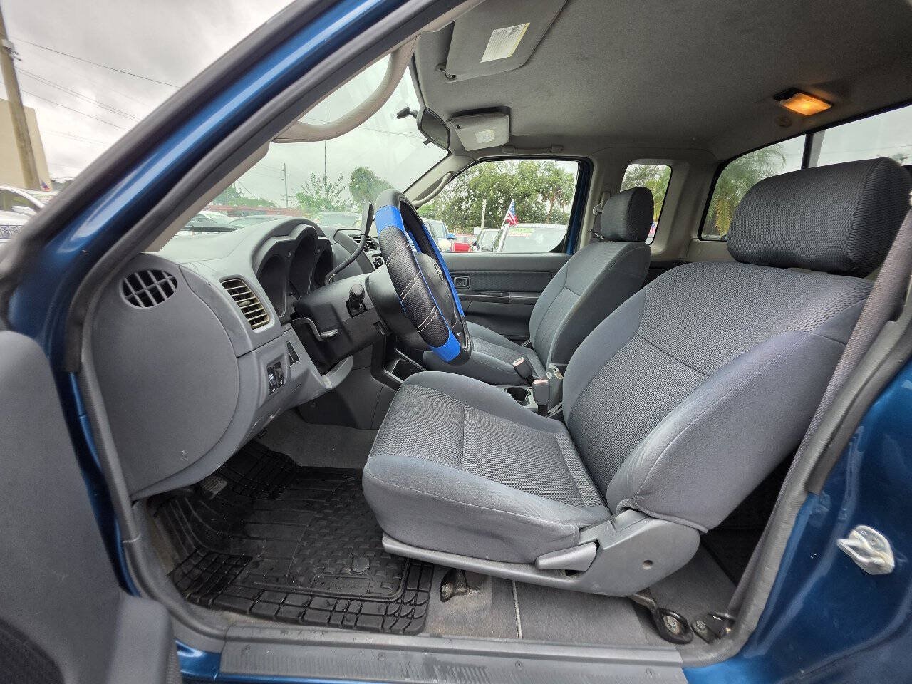 Used 2004 Nissan Frontier XE w/ (VTP) Value Truck Pkg RWD image 14