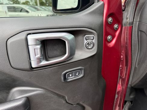 Used 2022 Jeep Gladiator Sport AWD/4WD image 18