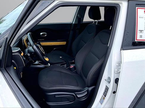 Used 2016 Kia Soul FWD image 26