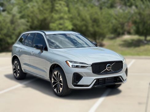 New 2026 Volvo XC60 T8 Plus w/ Climate Package PRO AWD/4WD image 4