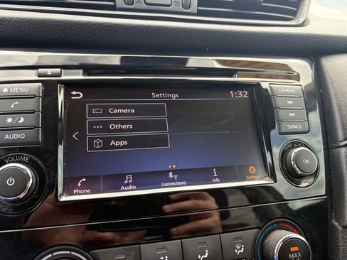Used 2019 Nissan Rogue S FWD image 18