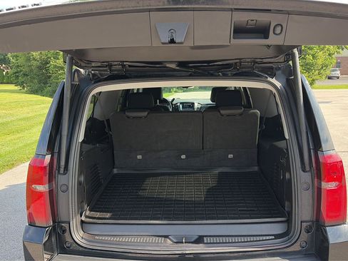 Used 2019 Chevrolet Suburban Premier AWD/4WD image 9
