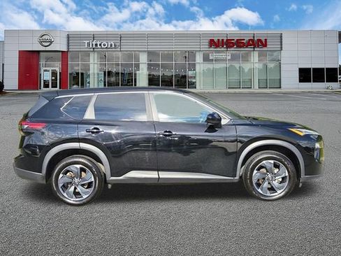 Used 2024 Nissan Rogue SV AWD/4WD image 3