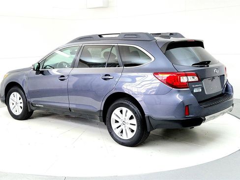 Used 2017 Subaru Outback 2.5i Premium image 4