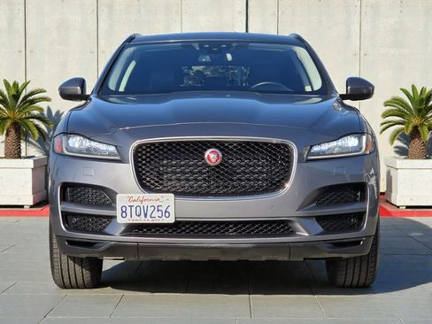 Used 2017 Jaguar F-PACE Prestige image 3