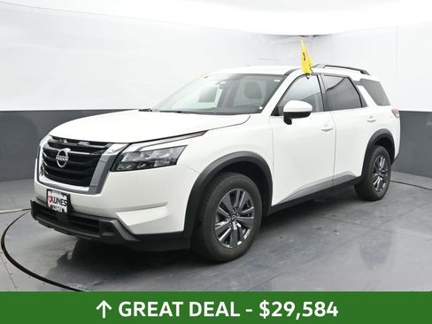 Used 2025 Nissan Pathfinder SV AWD/4WD image 9