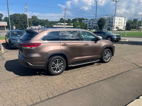 Used 2017 Toyota Highlander XLE AWD/4WD image 15