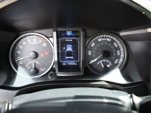 Used 2019 Toyota Tacoma TRD Off-Road w/ Technology Package image 31