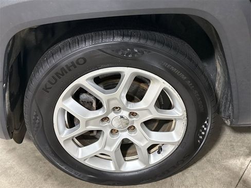 Used 2015 Jeep Renegade Latitude w/ Popular Equipment Group image 25