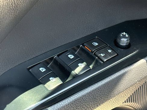 Used 2020 Toyota Camry SE w/ Convenience Package FWD image 19