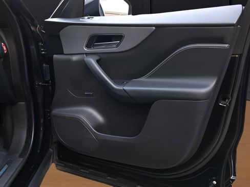 Used 2019 Jaguar F-PACE S AWD/4WD image 32