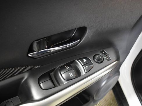 Used 2020 Nissan Kicks SV image 8