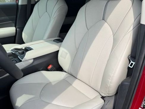 Used 2025 Toyota Grand Highlander AWD image 9