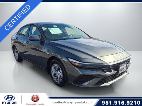 Used 2025 Hyundai Elantra SE image 1