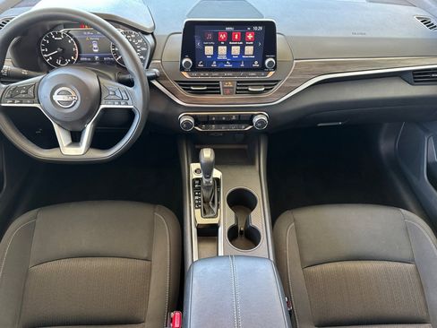 Used 2025 Nissan Altima 2.5 SV FWD image 16
