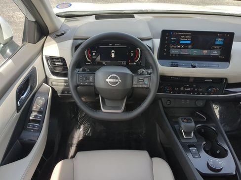 Certified 2025 Nissan Rogue SL w/ Tech Package AWD/4WD image 16