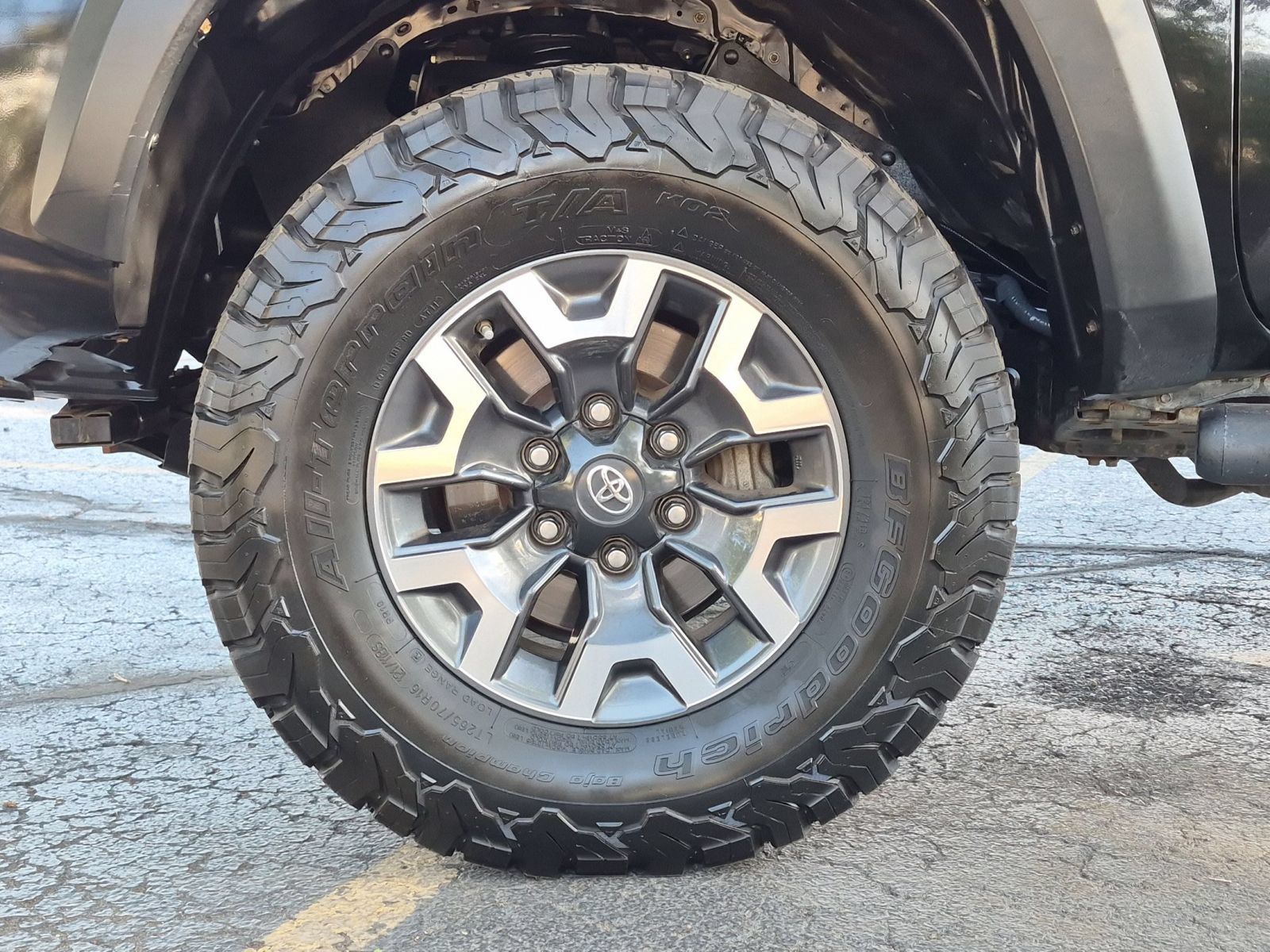 Used 2016 Toyota Tacoma TRD Off-Road AWD/4WD image 11