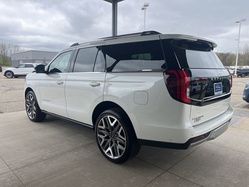 Certified 2025 Ford Expedition Platinum w/ Platinum Ultimate Package AWD/4WD image 3