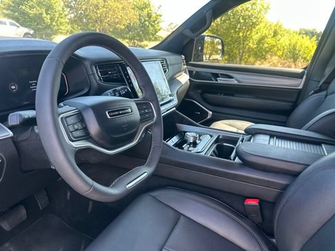 Used 2026 Jeep Grand Wagoneer L Limited w/ 8-Passenger Seating Package AWD/4WD image 3