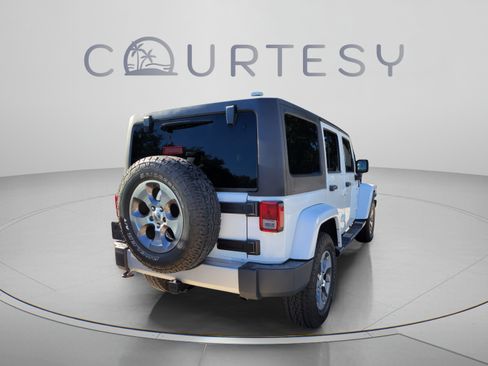 Used 2018 Jeep Wrangler Unlimited Sahara AWD/4WD image 3