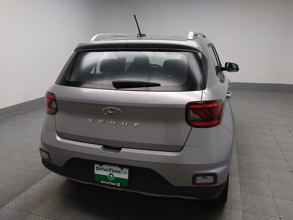 Used 2023 Hyundai Venue SEL FWD image 7