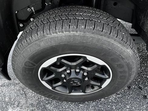 Used 2025 RAM 2500 Laramie AWD/4WD image 46
