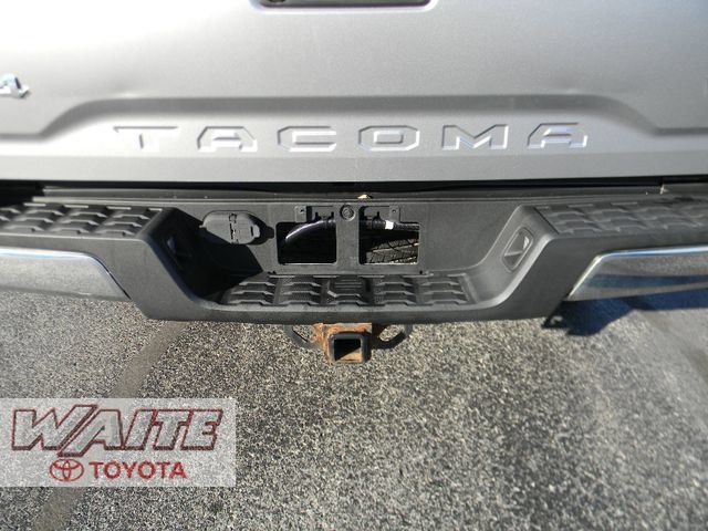 Used 2017 Toyota Tacoma SR5 w/ Tow Package AWD/4WD image 4