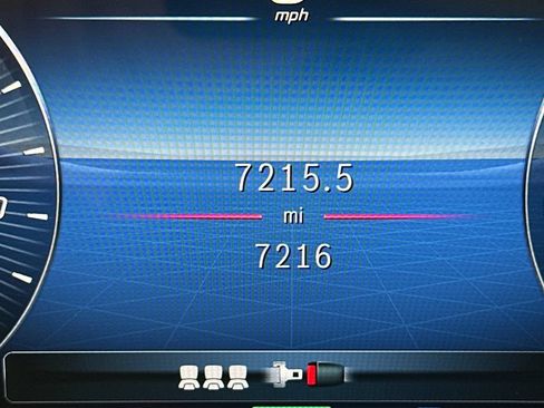 Used 2026 Mercedes-Benz GLE 450e 4MATIC image 4