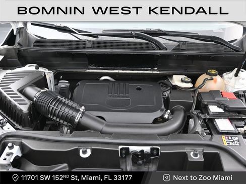 Used 2022 GMC Acadia SLE w/ Driver Convenience Package image 12