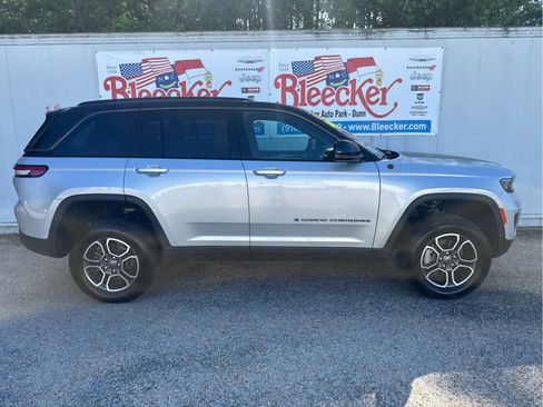 Used 2022 Jeep Grand Cherokee Trailhawk AWD/4WD image 2