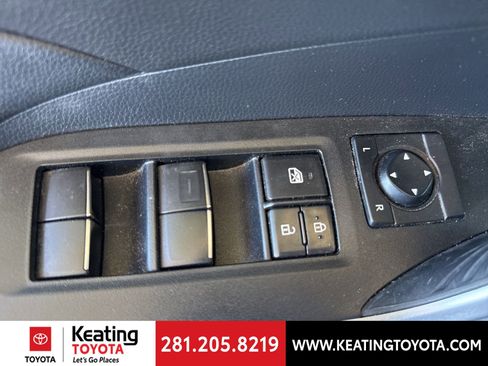 Used 2020 Toyota RAV4 XLE Premium image 12