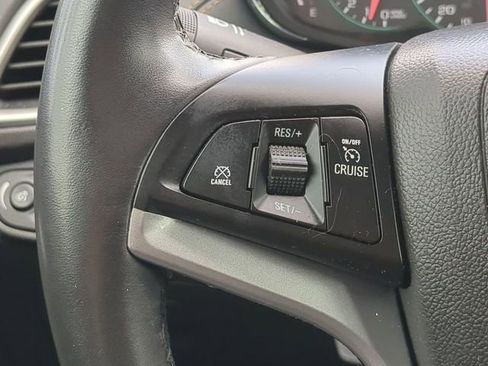 Used 2019 Chevrolet Trax LT w/ LT Convenience Package FWD image 27