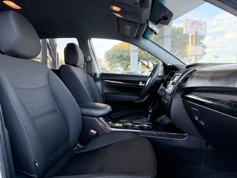 Used 2015 Kia Sorento LX image 15
