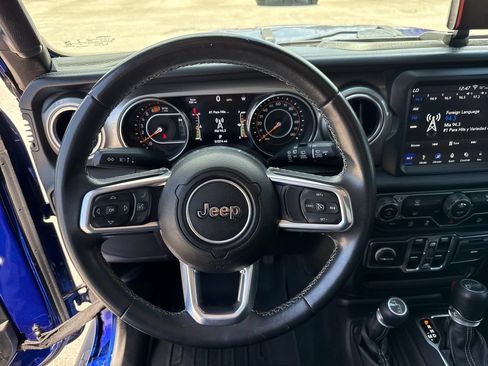 Used 2019 Jeep Wrangler Unlimited Sahara AWD/4WD image 14