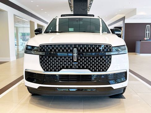 New 2026 Lincoln Navigator L Reserve AWD/4WD image 5