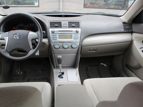 Used 2009 Toyota Camry LE image 18