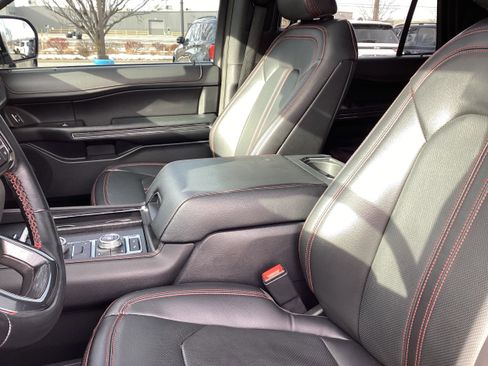 Used 2022 Ford Expedition Limited image 12