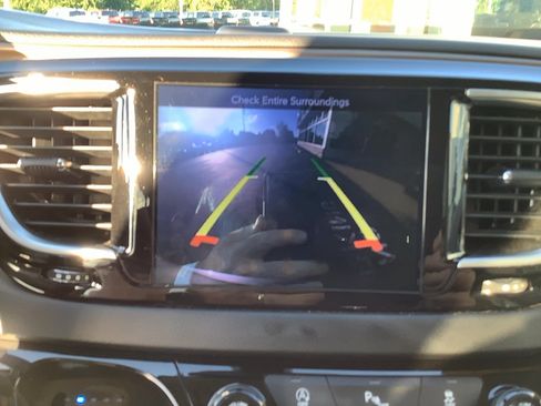 Used 2017 Chrysler Pacifica Touring-L Plus FWD image 14