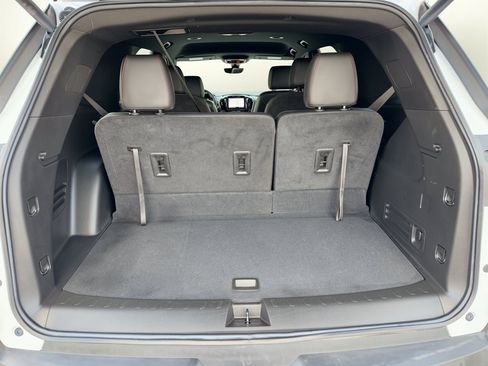 Used 2023 Chevrolet Traverse RS FWD image 28
