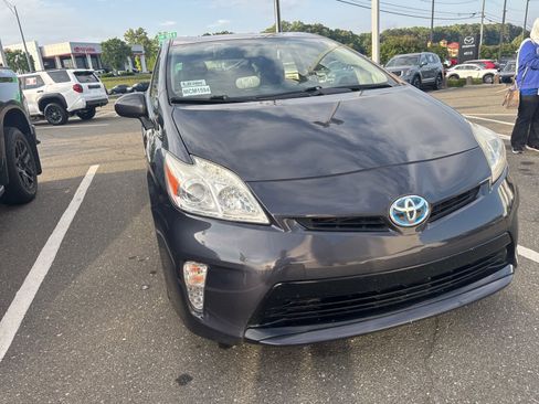 Used 2013 Toyota Prius Two FWD image 4