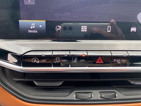 Used 2025 Jeep Compass Limited image 16