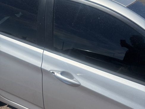 Used 2012 Hyundai Accent GS FWD image 5